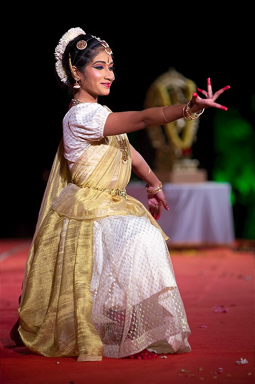 Radhika Surjit Group (Mamallapuram Dance Festival 2012 - Kathak, Odissi i Mohiniattam)